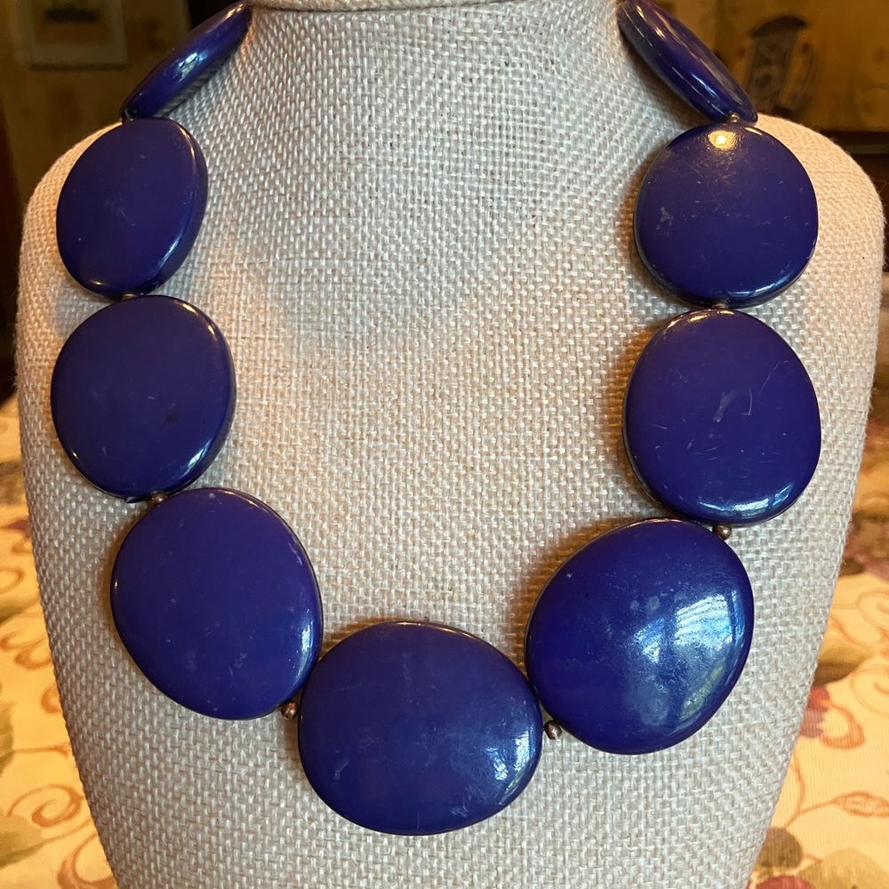 NAVY BLUE ACRYLIC DISC NECKLACE